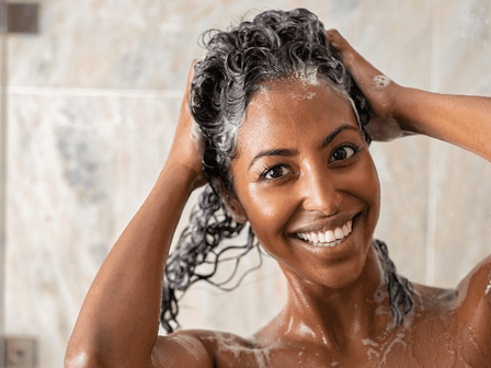 Hvorfor og hvornår skal man bruge en hårvækststimulerende shampoo?